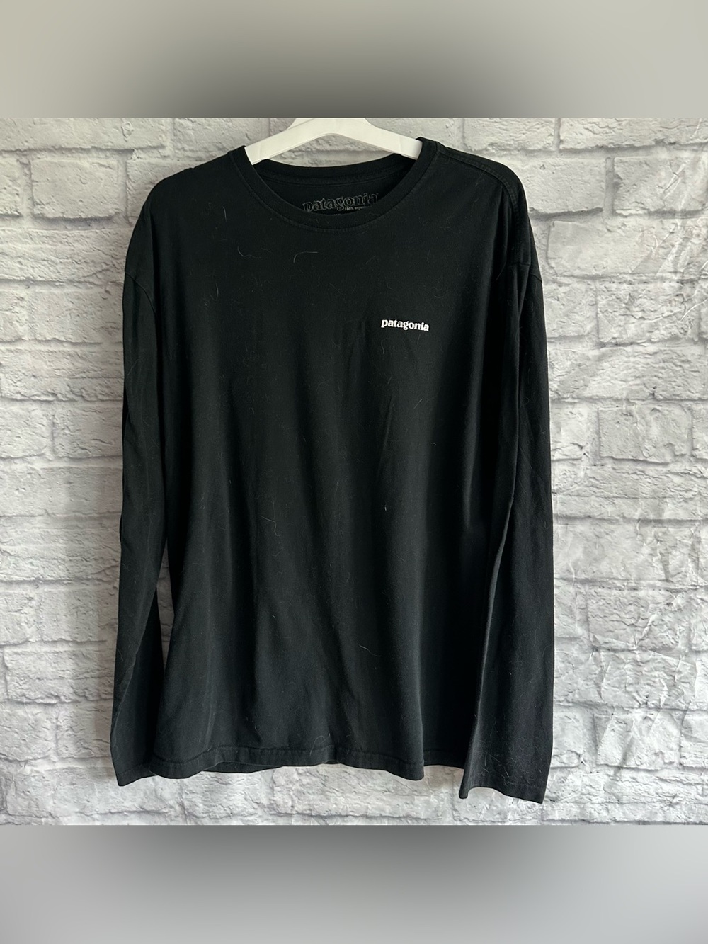 PREOWNED PATAGONIA MENS LONG SLEEVE BLACK LOGO SHIRT XL